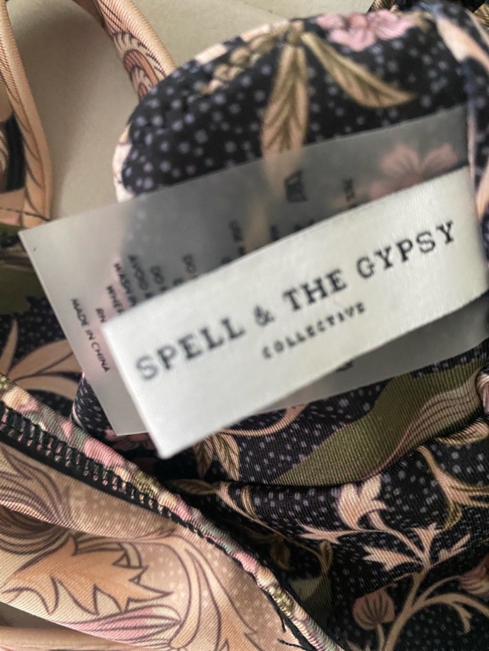 Oasis Crop in Nightshade from Spell and the Gypsy Collective Athletic Top L - Picture 9 of 14